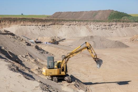 Sătenii din Delacău nu vor o nouă carieră de nisip