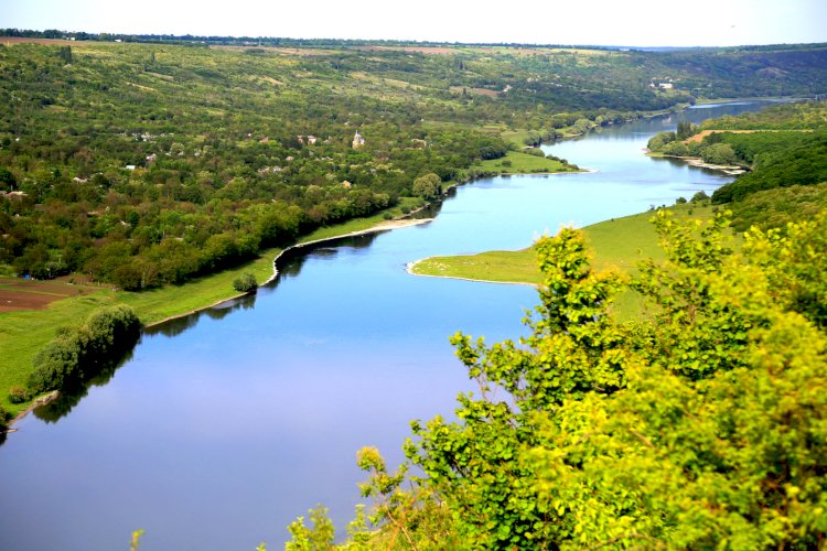 Moldova și Ucraina vor cere UE să efectueze o evaluare ecologică a Nistrului
