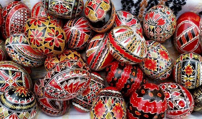Ouăle încondeiate – tradiţii, legende şi superstiţii